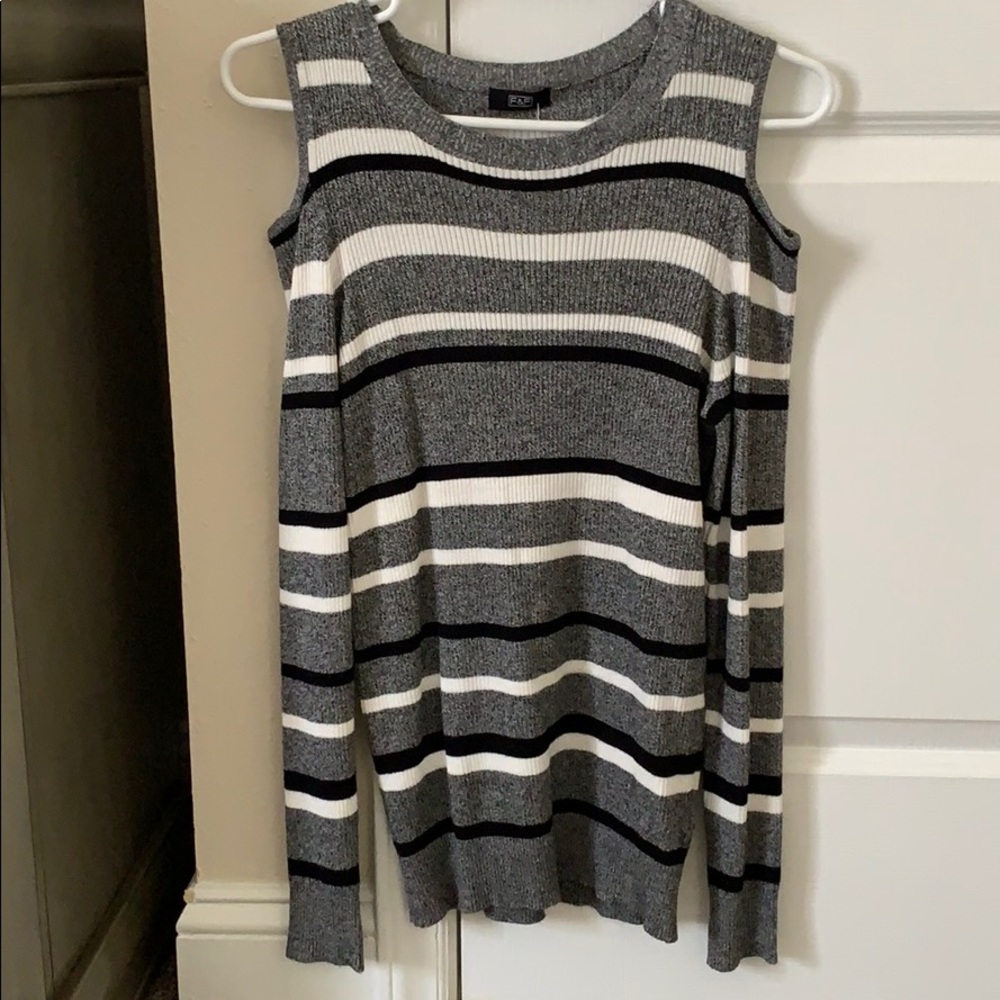 A grey and white sweater with stylish sleeves